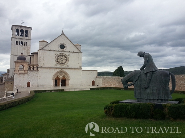 St Francis Basilica Assisi Entrance of the Upper Basilica of Saint Francis. Consacrated by Pope Innocent IV in 1253 the basilica is entirely<br/> frescoed by Giotto, Cimabue, Pietro lorenzettiand Simone Martini, it is considered the Italian medioeval art masterpiece.