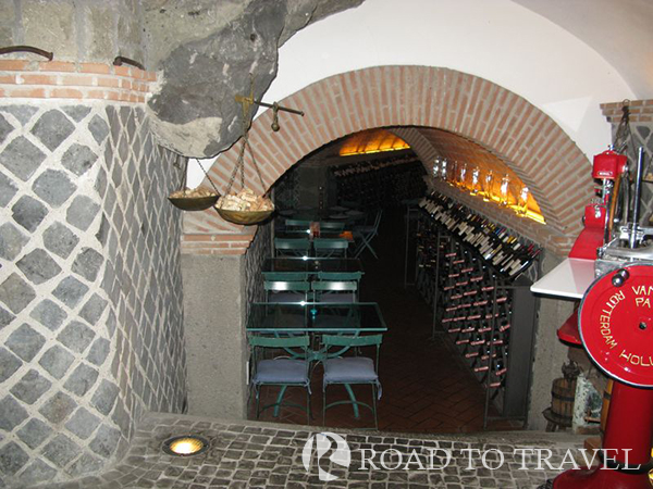 Vine bar in Castel Gangolfo One of the many typical wine bar in the Castelli Romani area. Ideal places to taste the local white wine Castelli D.O.C.