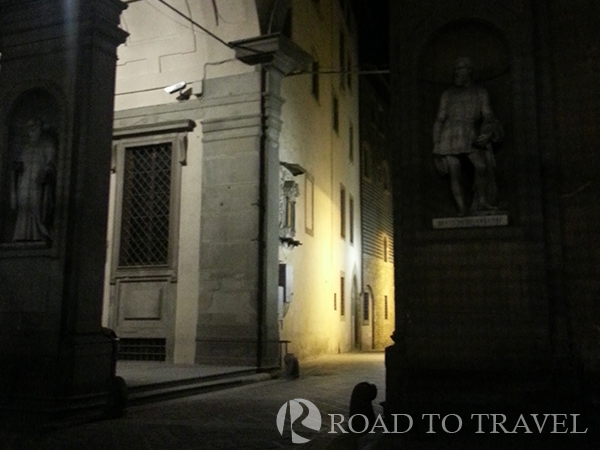 Via Lambertesca by night Via Lambertesca vrom the uffizi Gallery.