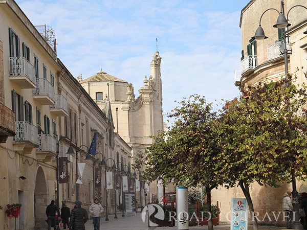 Matera - city centre Pedestrian zone leading towards the modern part of town.