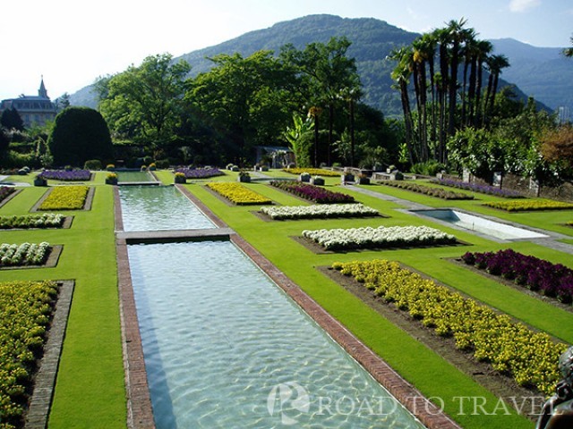 Villa Taranto - Terraced Garden Italy Honeymoon packages : the famous terraces of Villa Taranto.